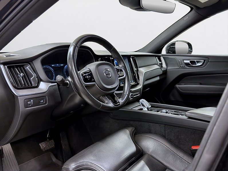 Volvo XC60 B4 AWD 197hk Inscription 360 H&K Drag Navi Keyless