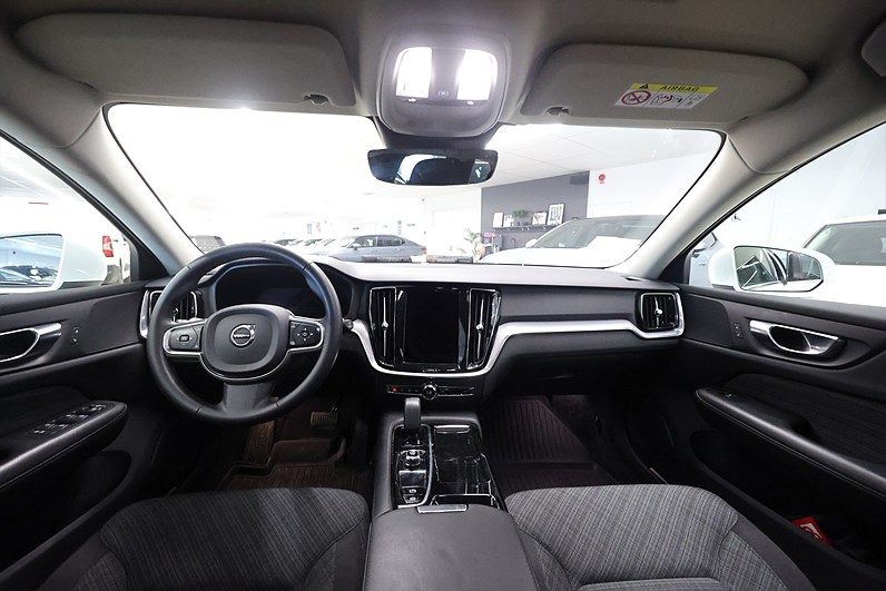 Volvo V60 Recharge T6 AWD 350hk Navi Värmare Drag Keyless