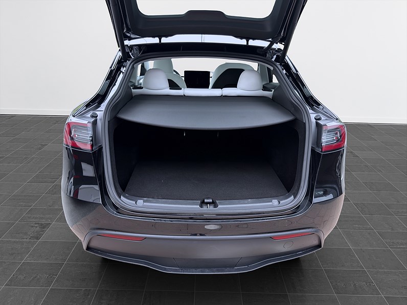 Tesla Model Y Long Range 514hk Pano Navi Drag B-Kamera MOMS