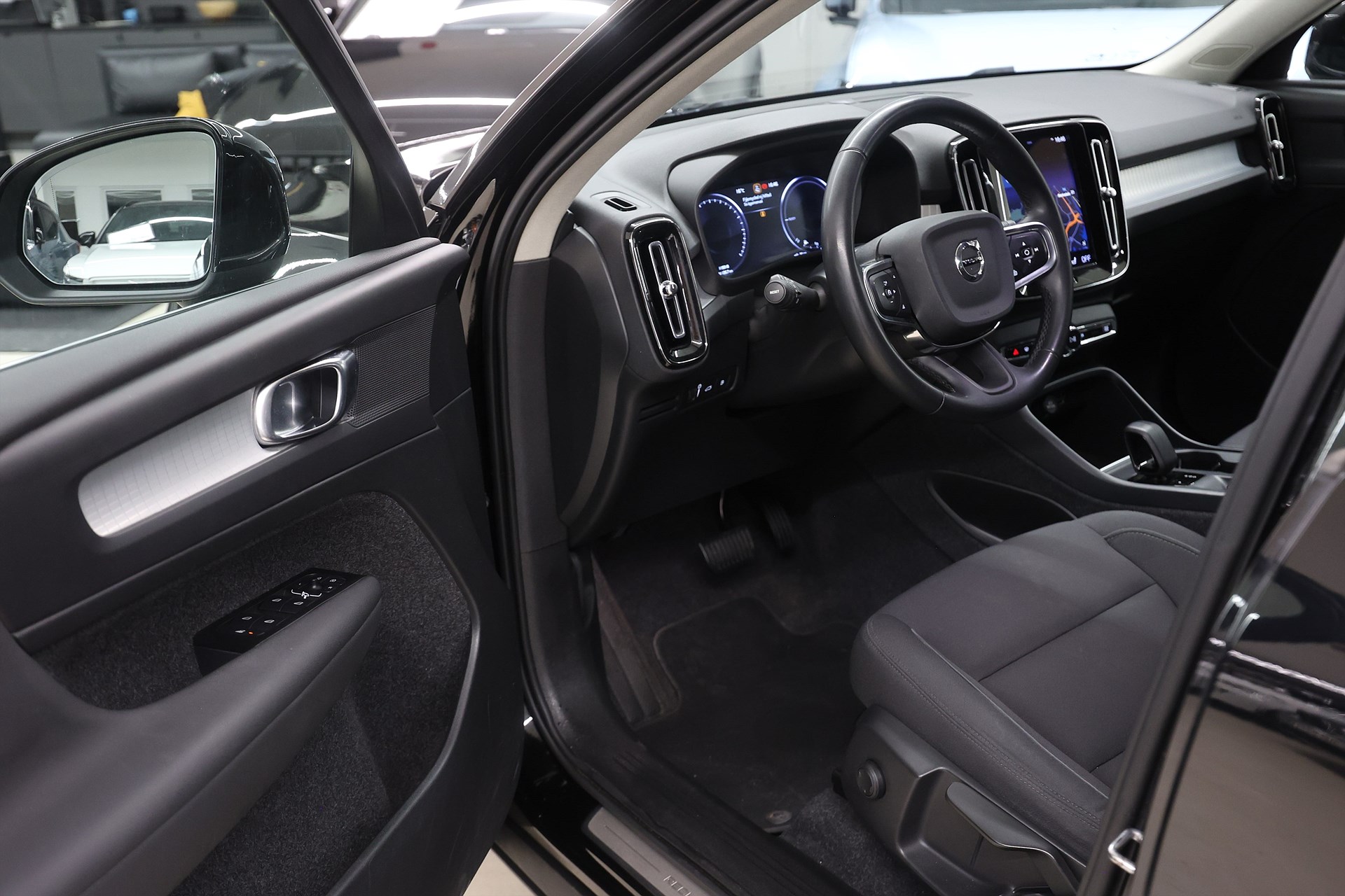 Volvo XC40 T4 Recharge 211hk *Hjulkampanj!* Momentum Värmare