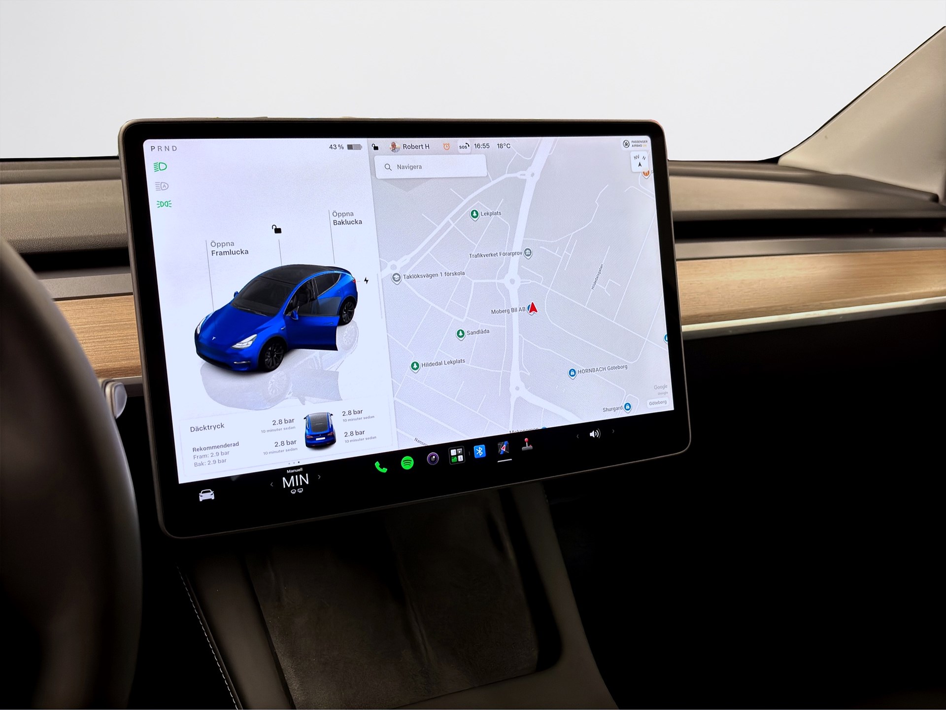 Tesla Model Y Long Range AWD 514hk Pano Drag Läder Navi