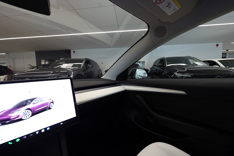 Tesla Model 3 Long Range AWD 440hk AP Pano Läder Navi Drag