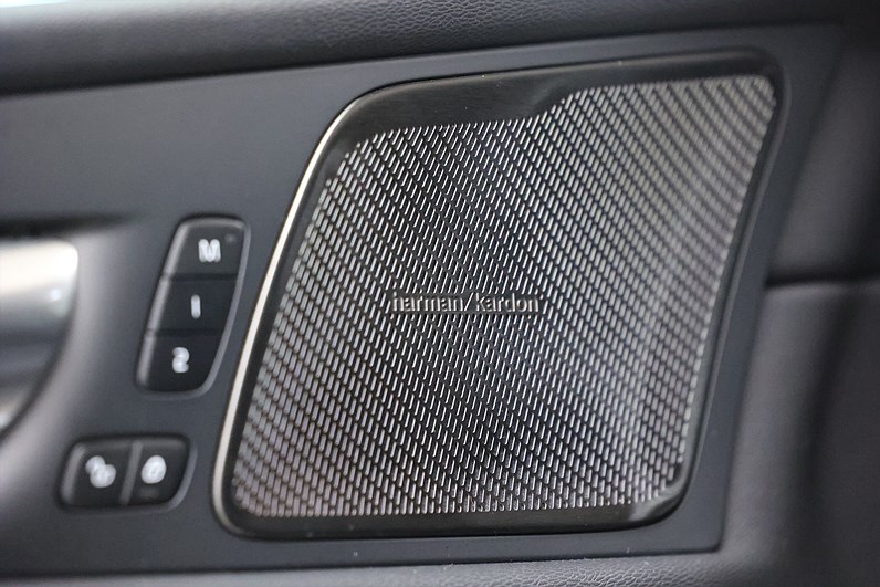 Volvo XC60 Recharge T8 AWD 456hk Ultimate Black Edt H/K 360 HUD Massage