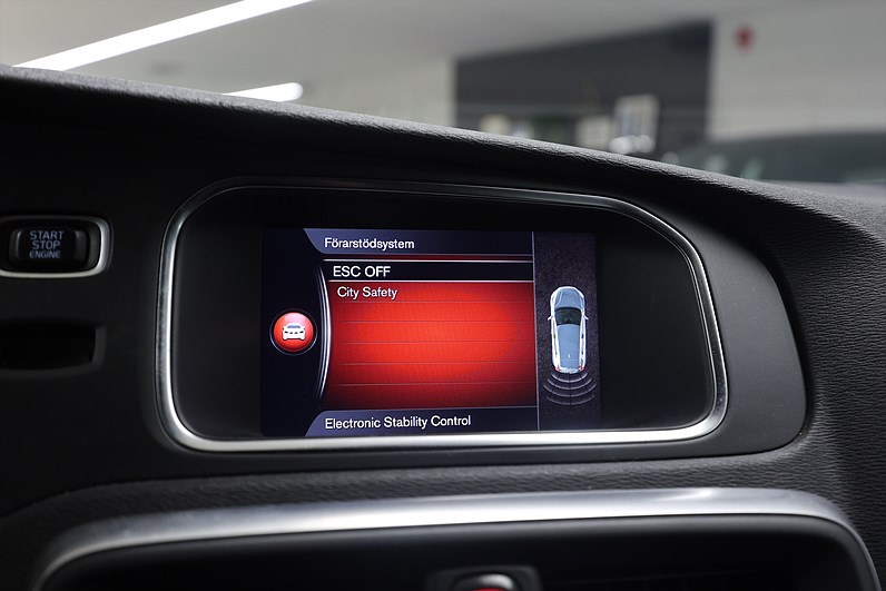 Volvo V40 D2 120hk R-Design PDC LED Farth Bluetooth