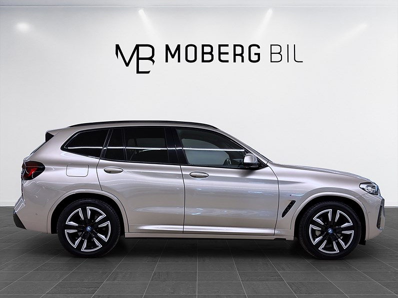 BMW iX3 286hk M Sport Charged Pano Navi Drag B-kamera