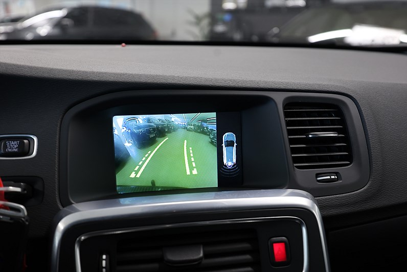 Volvo V60 D5 AWD Plug-in AWD Momentum B-Kamera Drag