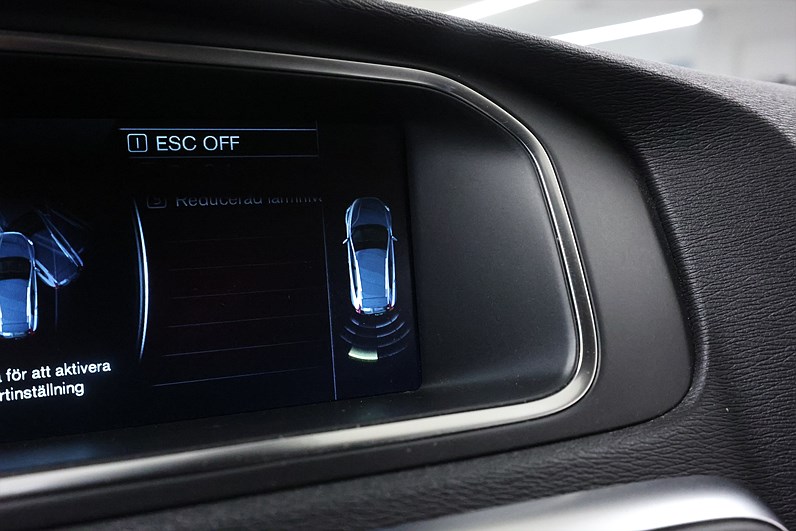 Volvo V40 Cross Country D2 120hk Momentum Navi Bluethooth PDC