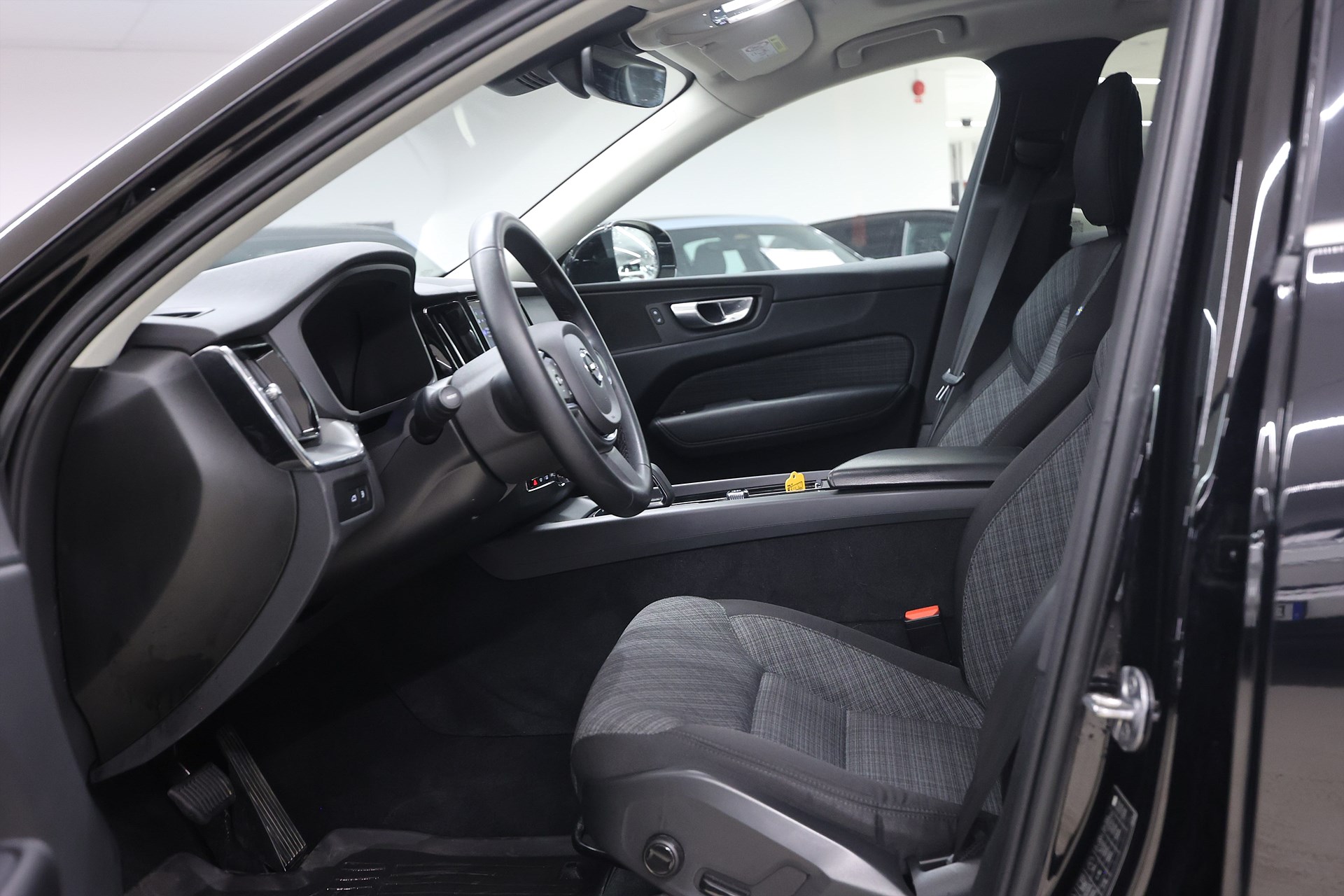 Volvo XC60 Recharge T6 AWD 350hk *Hjulkampanj!* Core Drag