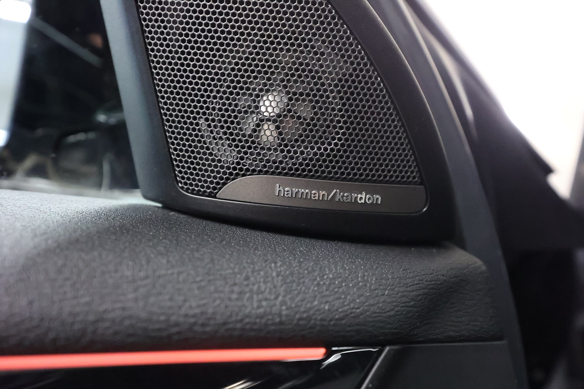 BMW X2 xDrive25e 220hk M Sport Shadow HUD H/K Skinn