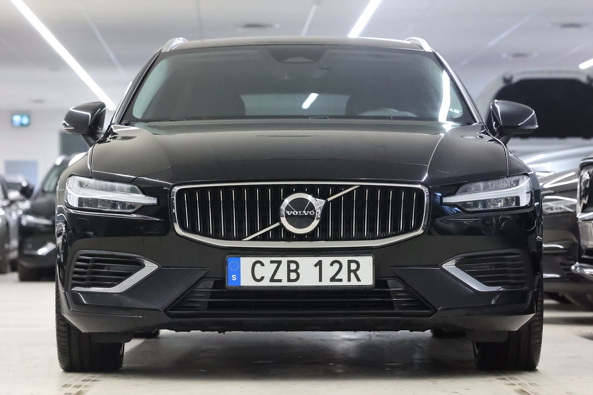 Volvo V60 Recharge T6 AWD 350hk Core H/K Läder Keyless Navi Drag