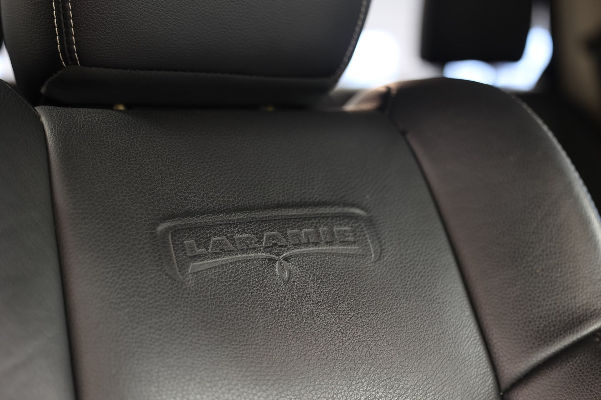 RAM 1500 Crew Cab 5.7 V8 4x4 Laramie Ram Box MOMS