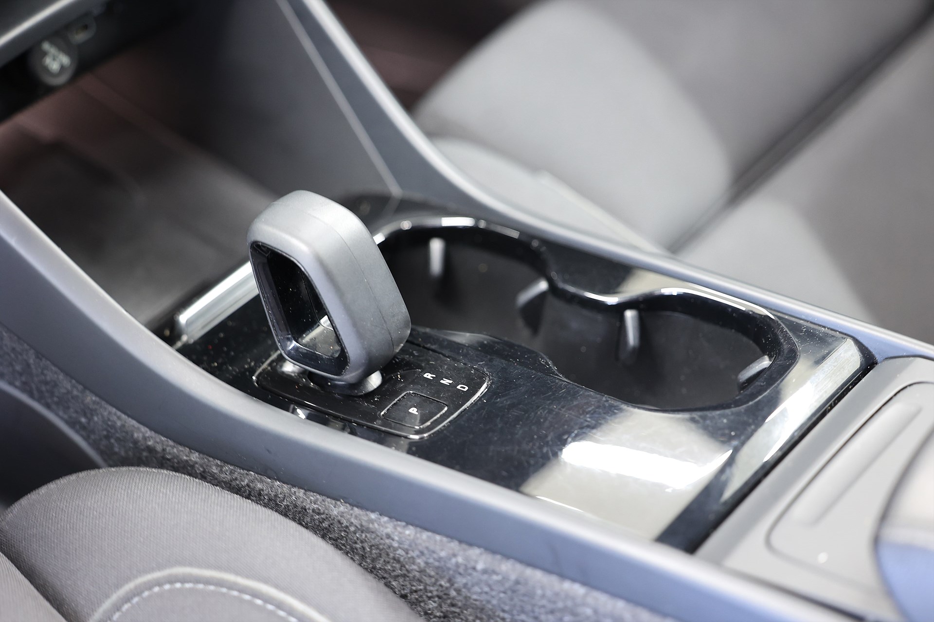 Volvo XC40 P6 Recharge Core B-kamera Drag Keyless MOMS