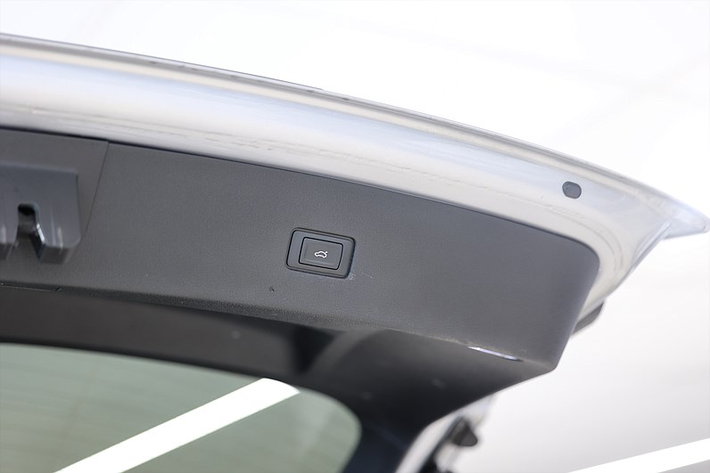 Audi Q8 50 TDI 286hk Q S-Line B&O 360-Kamera Pano Värmare Luftfjädring