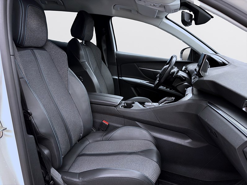 Peugeot 3008 HYBRID 225 EAT 224hk Allure Navi B-Kamera PDC