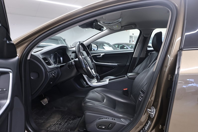 Volvo V60 Cross Country D3 150hk Classic Navi Värmare Keyless