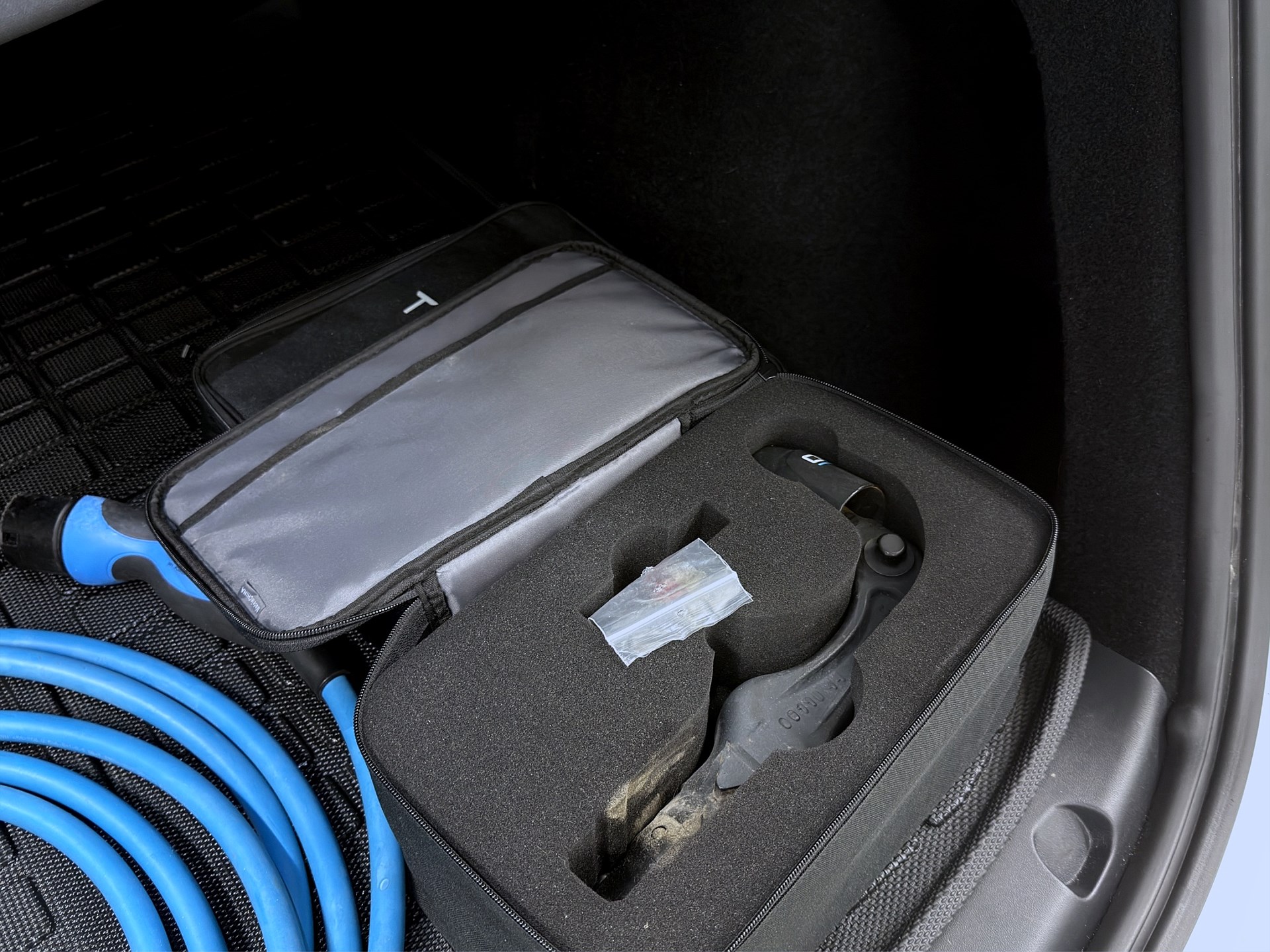 Tesla Model Y Long Range AWD 514hk Pano Drag Läder Navi