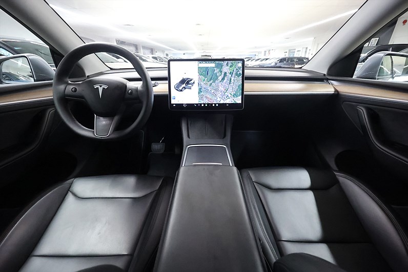 Tesla Model Y Long Range AWD 514hk Pano Navi Läder