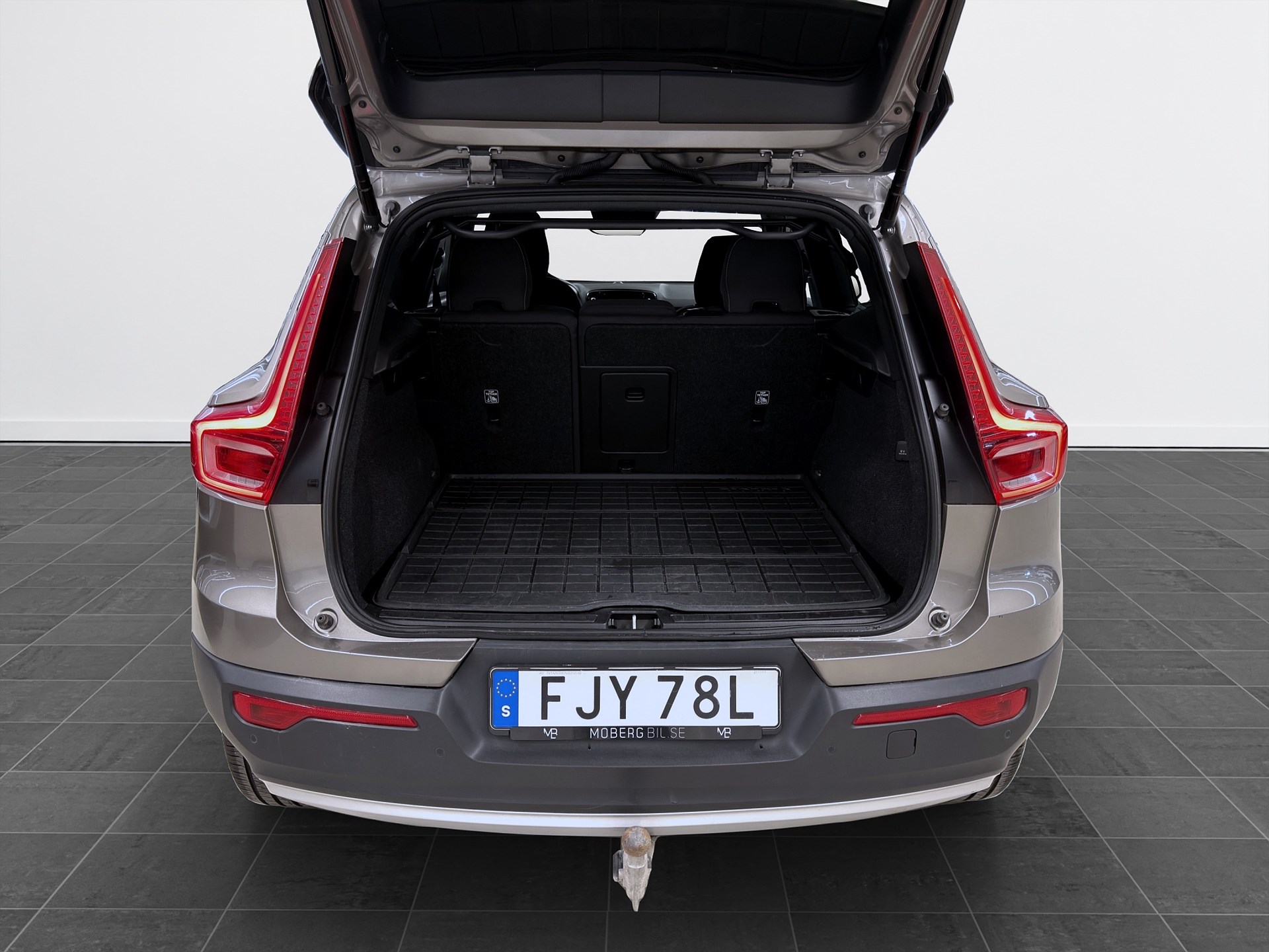 Volvo XC40 B4 AWD 197hk Momentum Navi CarPlay Drag B-Kamera