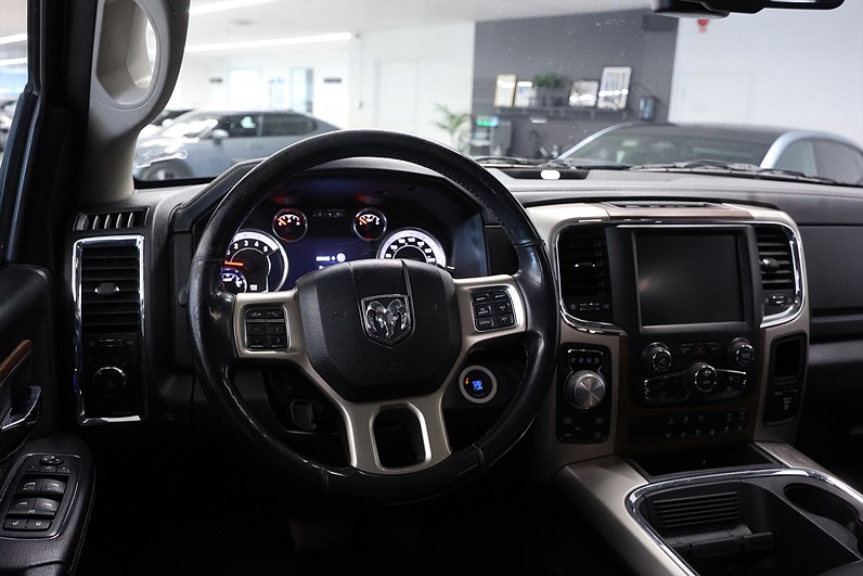 RAM 1500 3.0 V6 EcoDiesel 4x4 Laramie Flaklock Drag Luftfjädr MOMS