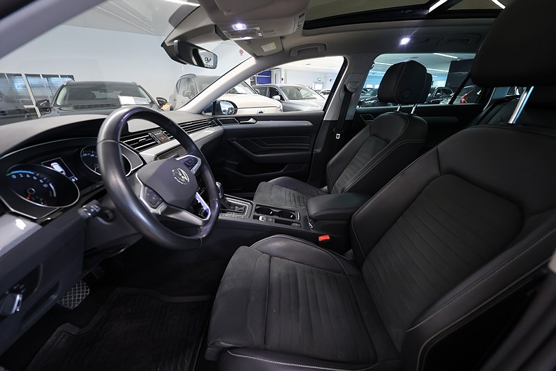 Volkswagen Passat Sportscombi GTE 218hk Pano Navi B-kamera Drag