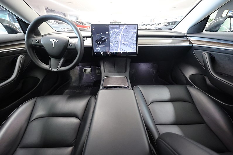 Tesla Model 3 Performance 513hk Pano AWD Navi PDC