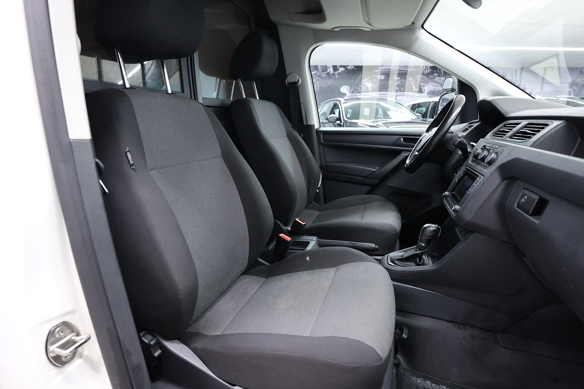 Volkswagen Caddy 2.0 TDI DSG Vst-inrett Värmare med fjärr Bluetooth MOMS