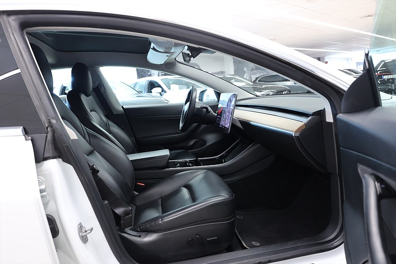 Tesla Model 3 Standard Range Plus 325hk AP Pano Läder Navi