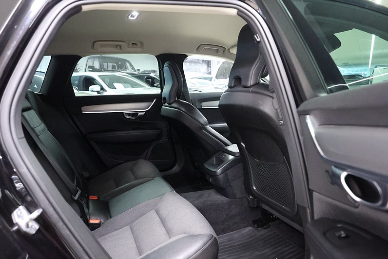 Volvo V90 Cross Country D4 AWD 190hk Momentum HUD H/K