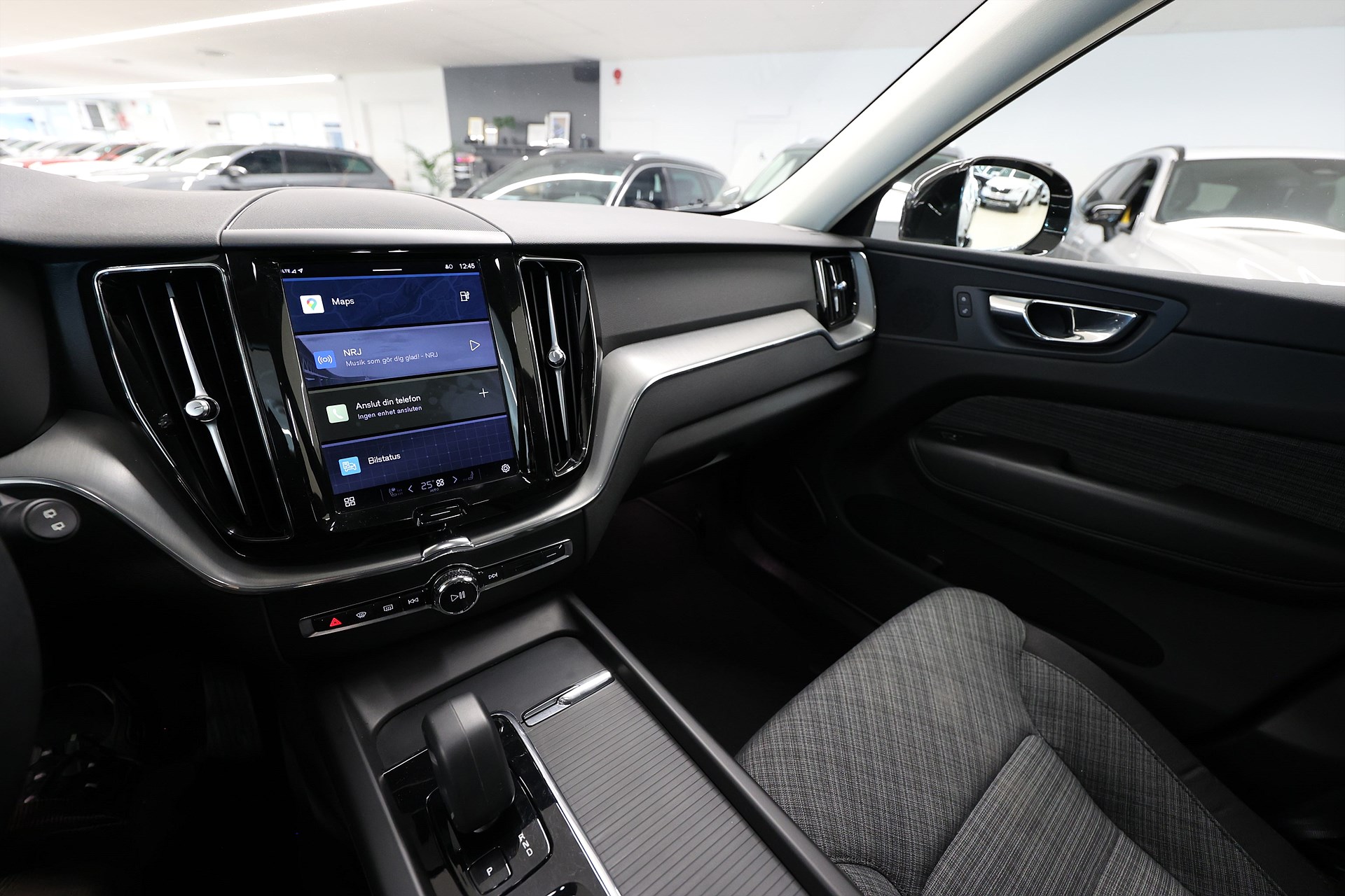 Volvo XC60 Recharge T6 AWD 350hk Core Edition Pano Drag Keyless MOMS