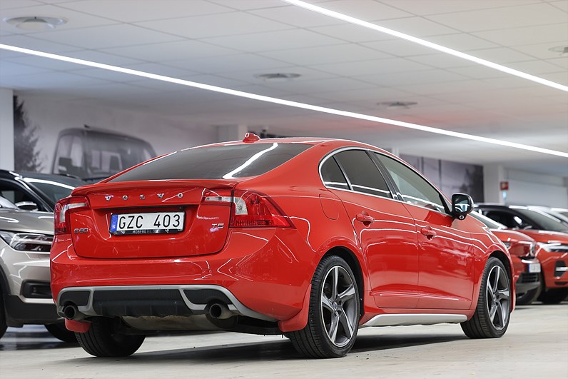 Volvo S60 T5 240hk R-Design Pano B-kamera Värmare
