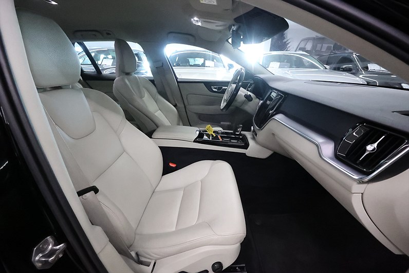 Volvo V60 Recharge T6 AWD 340hk Inscription Exp Läder Keyless Drag PDC