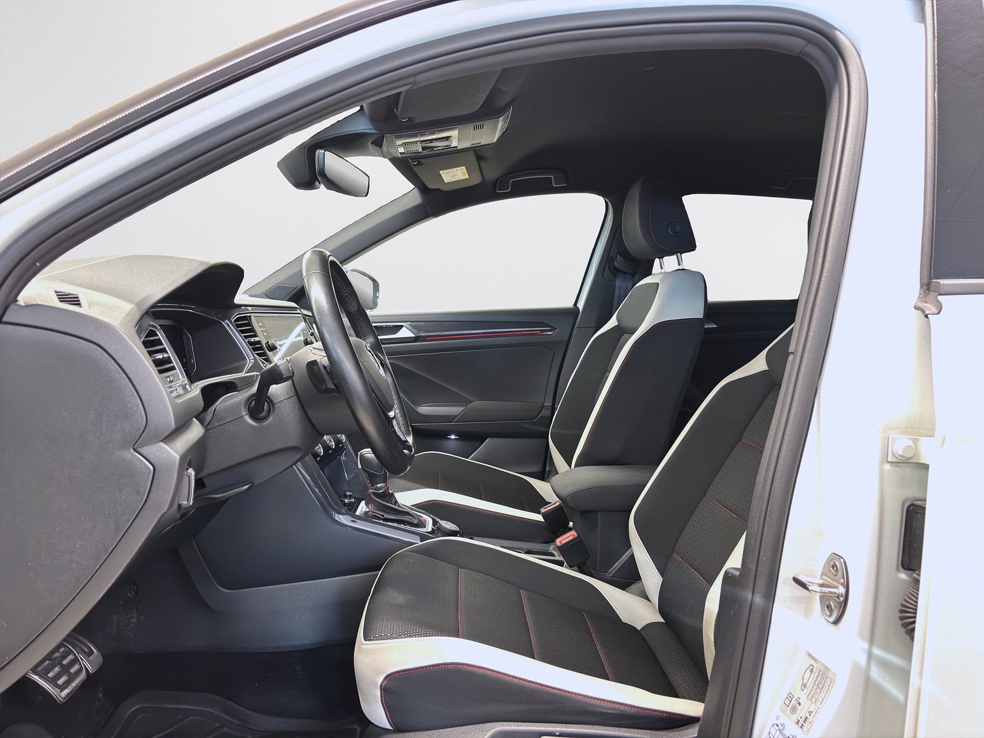 Volkswagen T-Roc 190hk GT Sports Package B-Kamera Drag Keyless