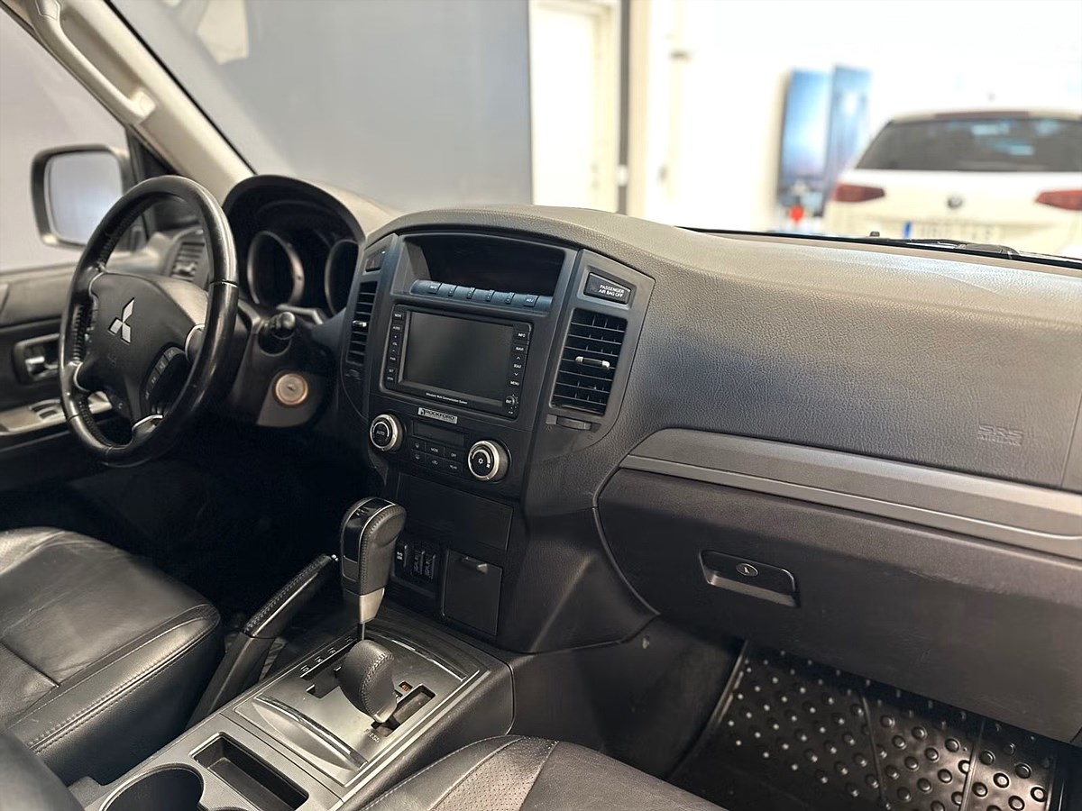 Mitsubishi Pajero – bild 13