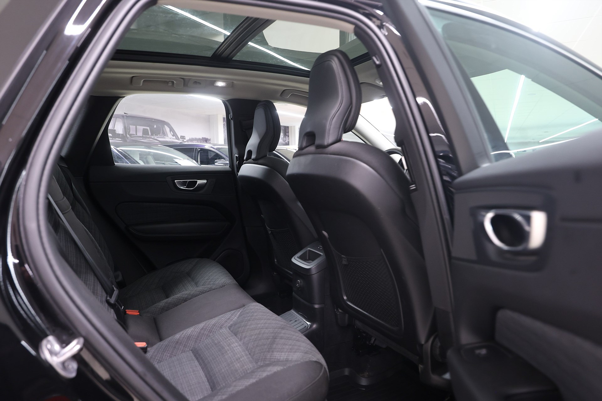 Volvo XC60 Recharge T6 AWD 350hk Core Pano Drag