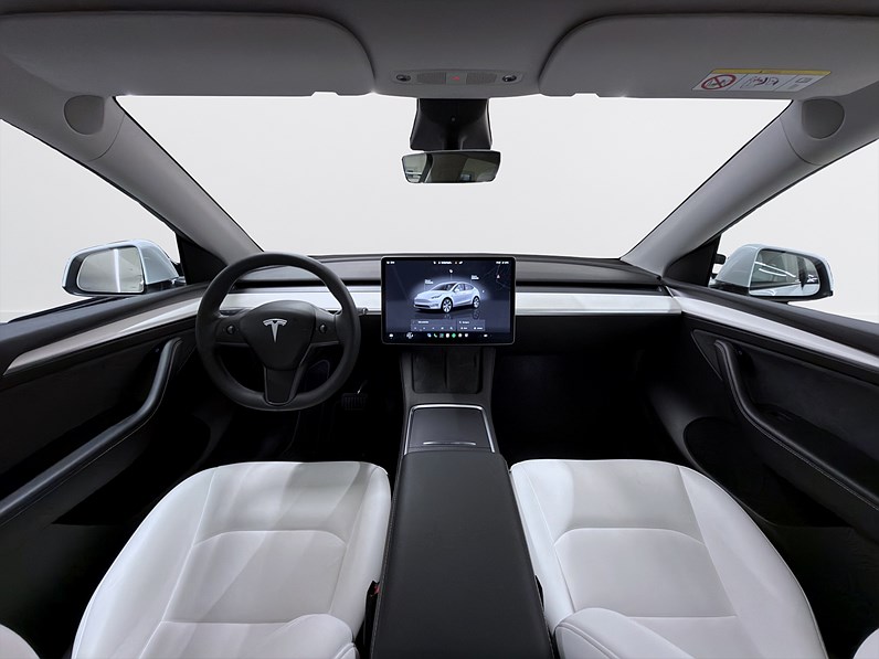Tesla Model Y Standard Range 299hk Drag Pano Premium B-Kamera