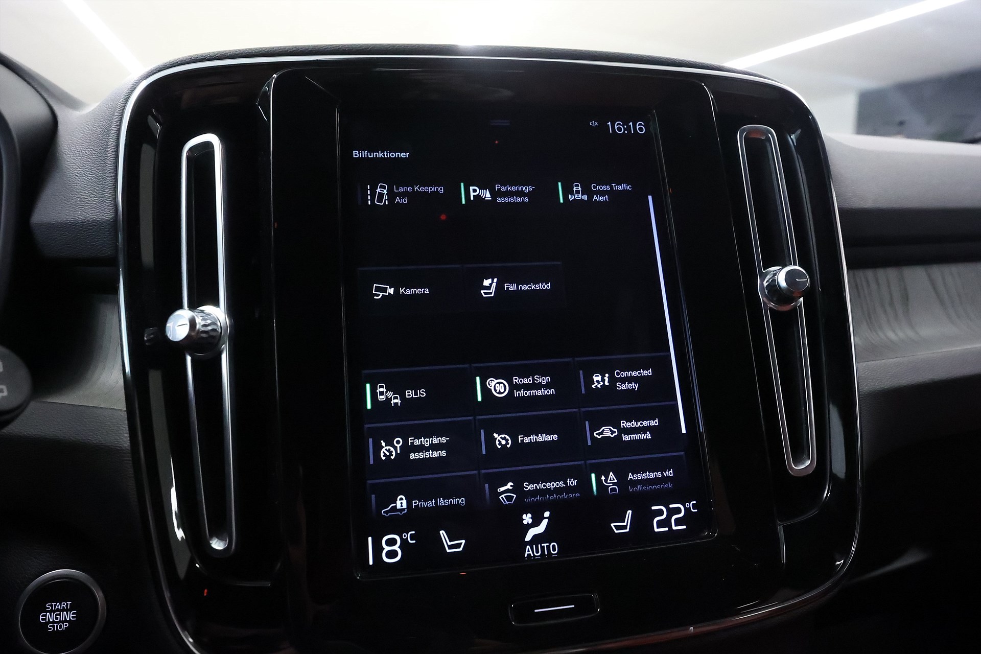 Volvo XC40 Recharge T4 DCT 211hk Inscription H/K Läder Keyless Drag