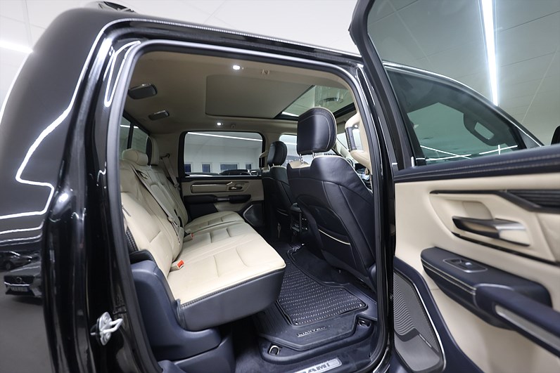 RAM 1500 Crew Cab 5.7 V8 HEMI 4x4 395hk Limited H/K Taklucka