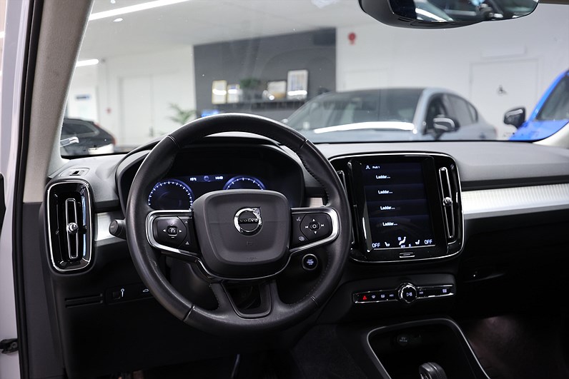 Volvo XC40 T3 163hk Momentum Pro Navi Värmare VOC PDC