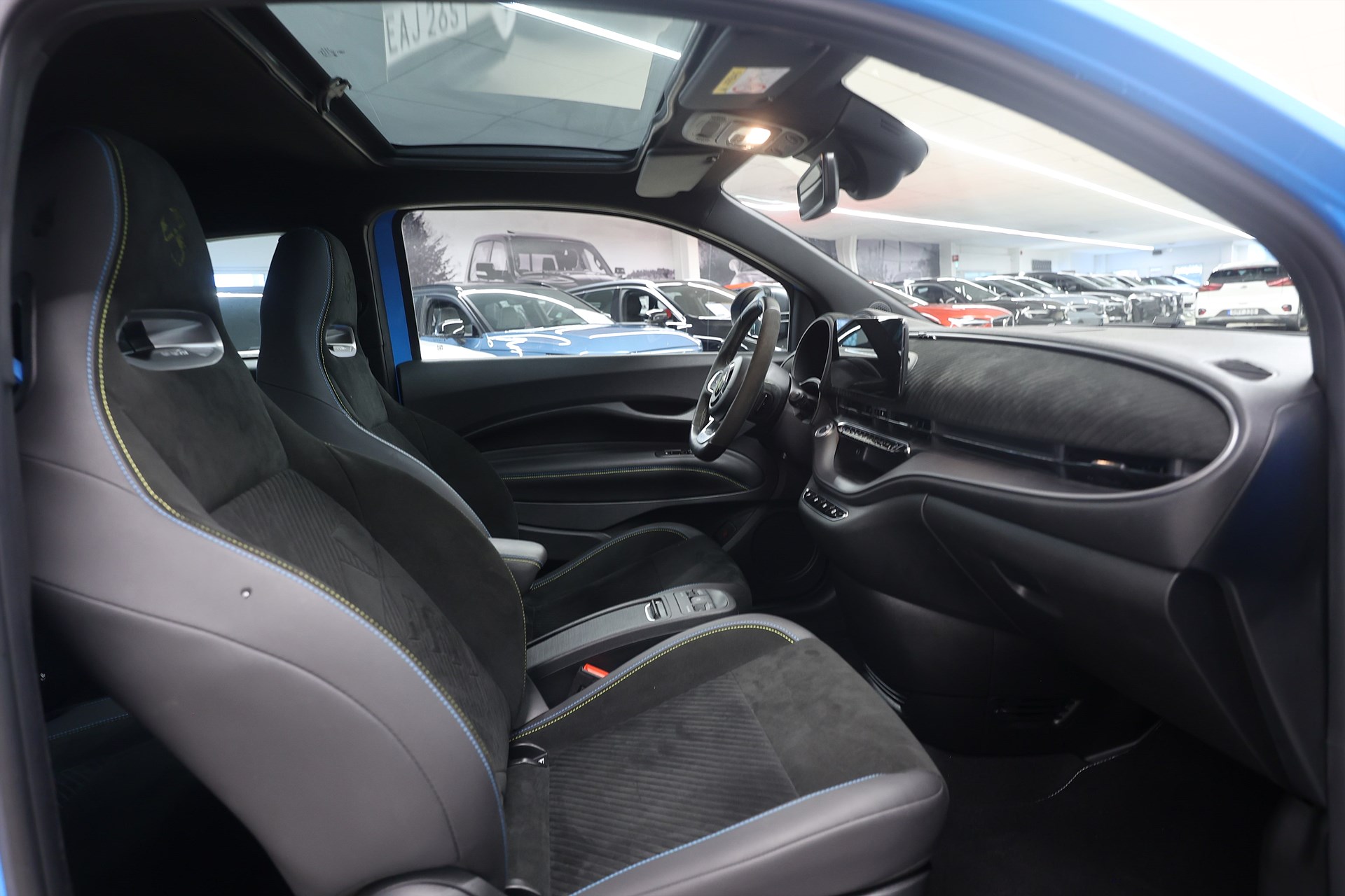 Abarth 500e 155hk *Kampanj!* Scorpionissma Alcantara JBL Pano