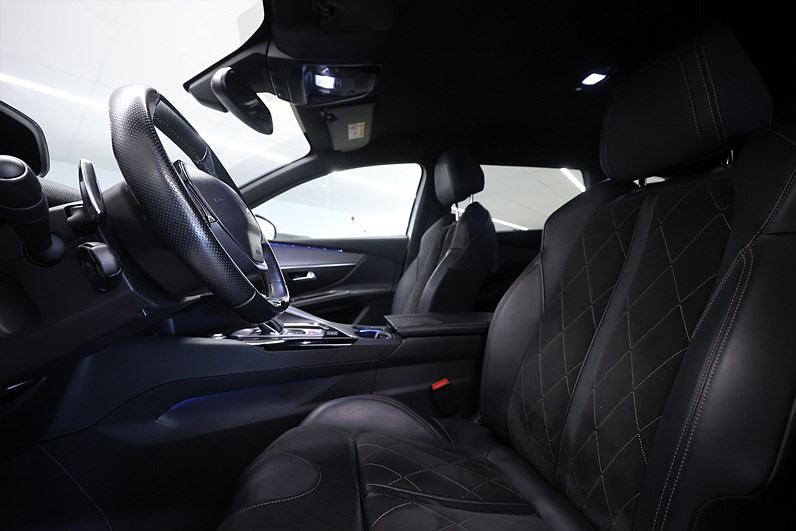 Peugeot 5008 2.0 BlueHDi 181hk *Hjulkampanj!* GT Line Focal 7-sits Drag