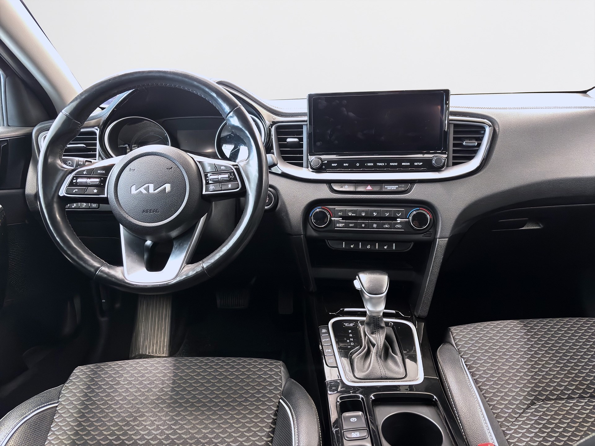 Kia Ceed SW Plug-in Hybrid 141hk Helg på Moberg! Advance B-Kamera Navi Keyless
