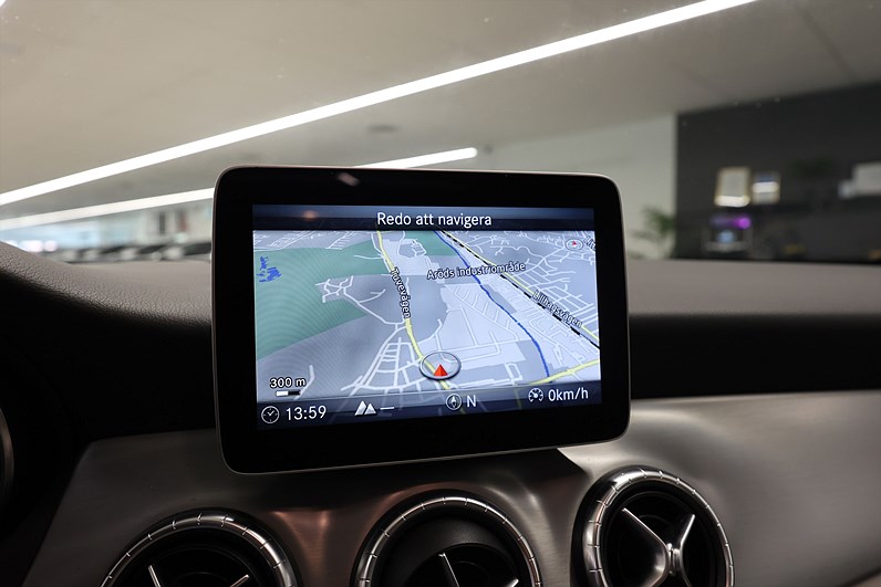 Mercedes-Benz CLA 250 4MATIC 211hk B-kamera H/K Pano Keyless