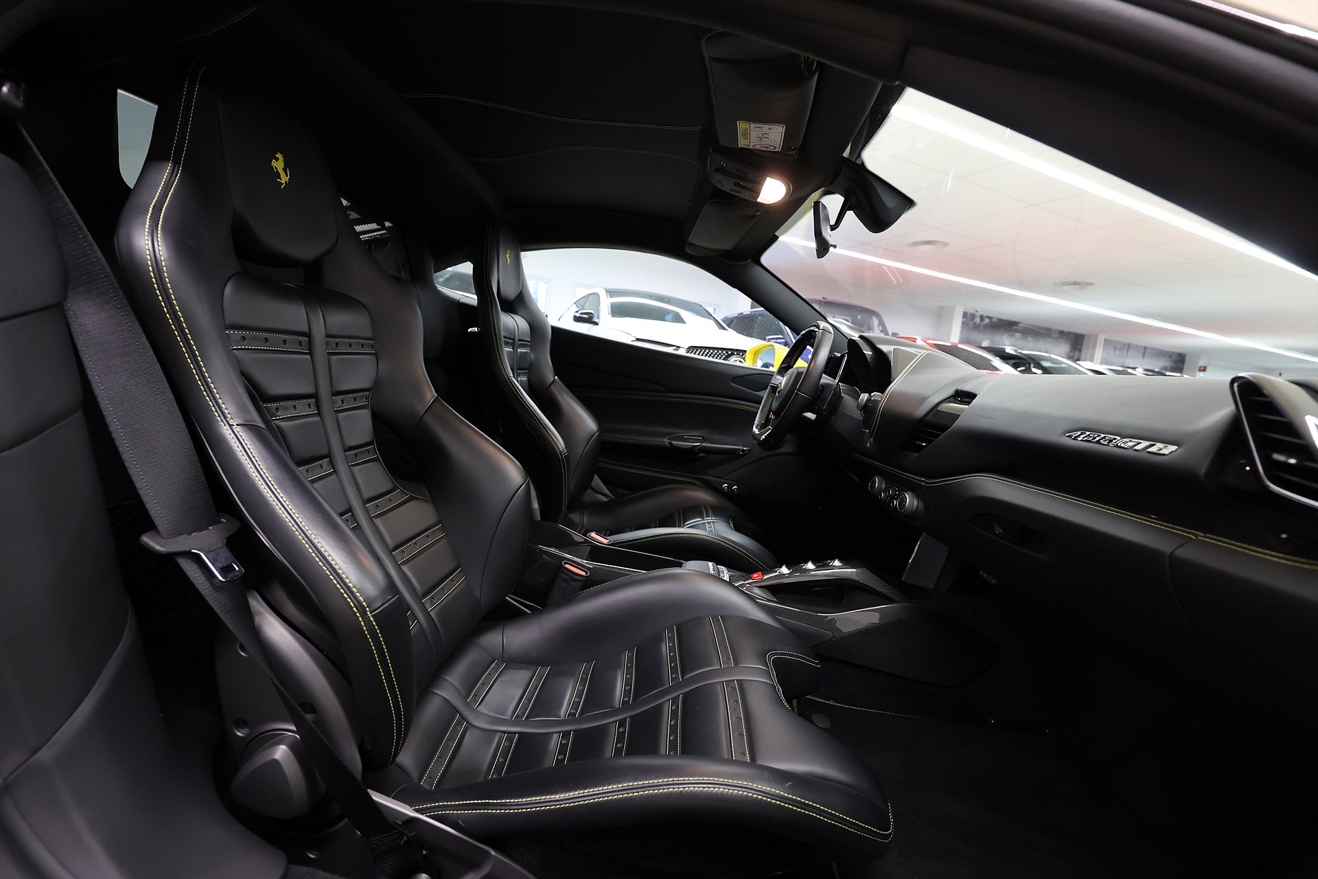 Ferrari 488 GTB 3.9 V8 670hk Kolfiber Giallo Svensksåld