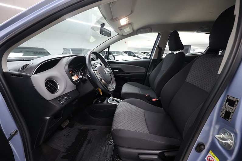Toyota Yaris 5-dr 1.33 99hk *Hjulkampanj!* B-kamera Navi