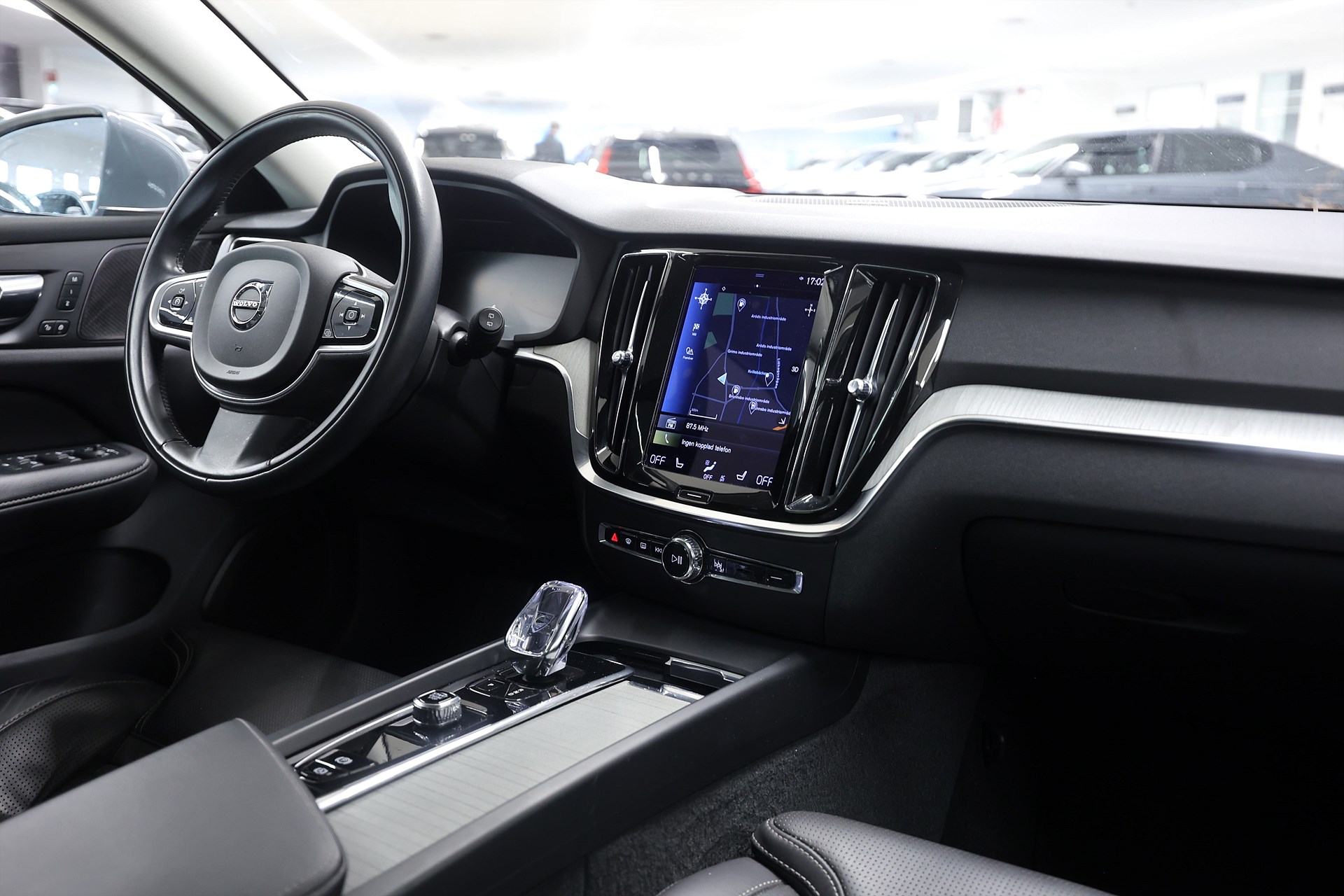 Volvo V60 B3 163hk Inscription H/K HUD Pano Massage 360 Drag