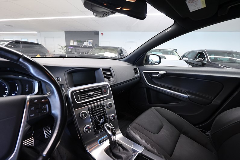 Volvo V60 D5 AWD Plug-in AWD Momentum B-Kamera Drag