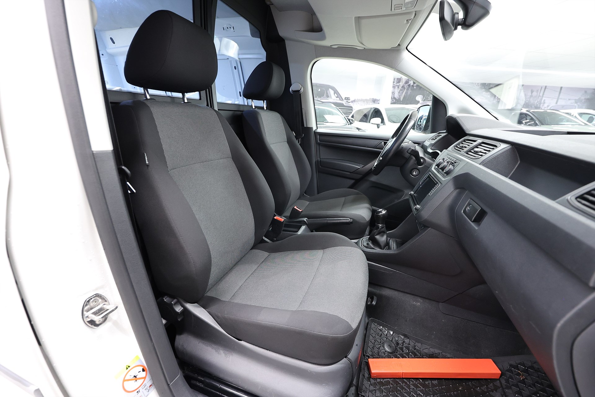Volkswagen Caddy 2.0 TDI Värmare Carplay Drag LEASBAR