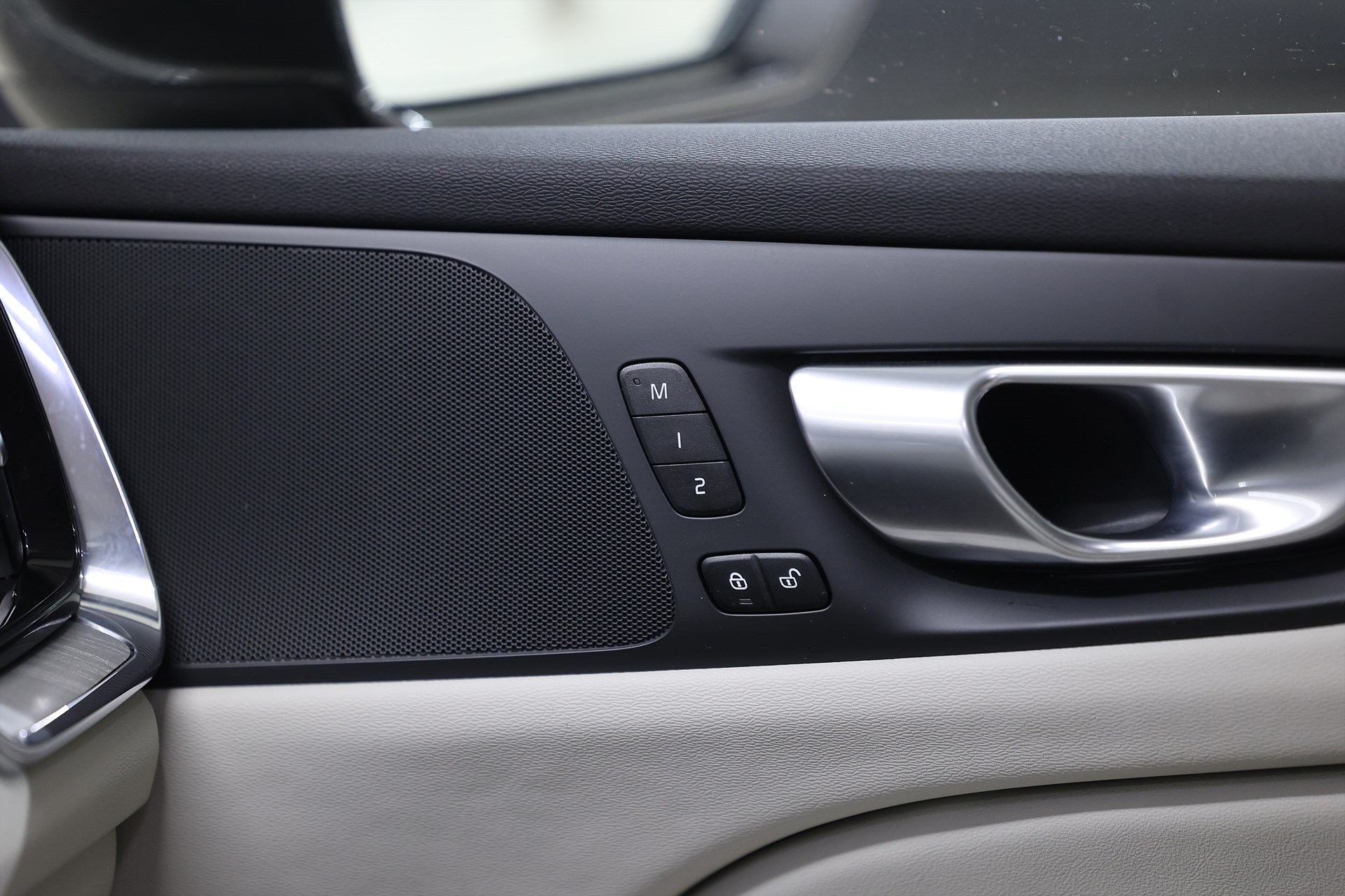 Volvo V60 Recharge T6 AWD 350hk Core Bright Skinn Drag