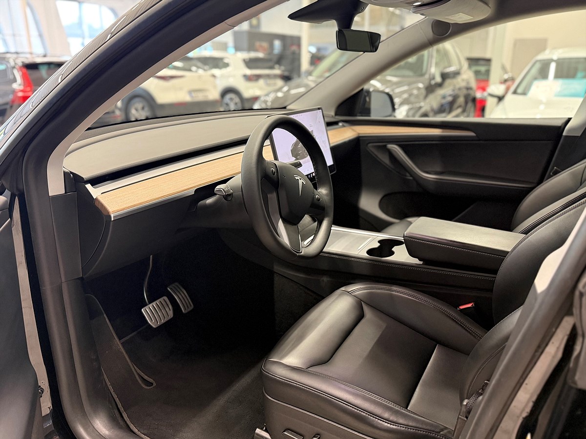 Tesla Model Y – bild 11