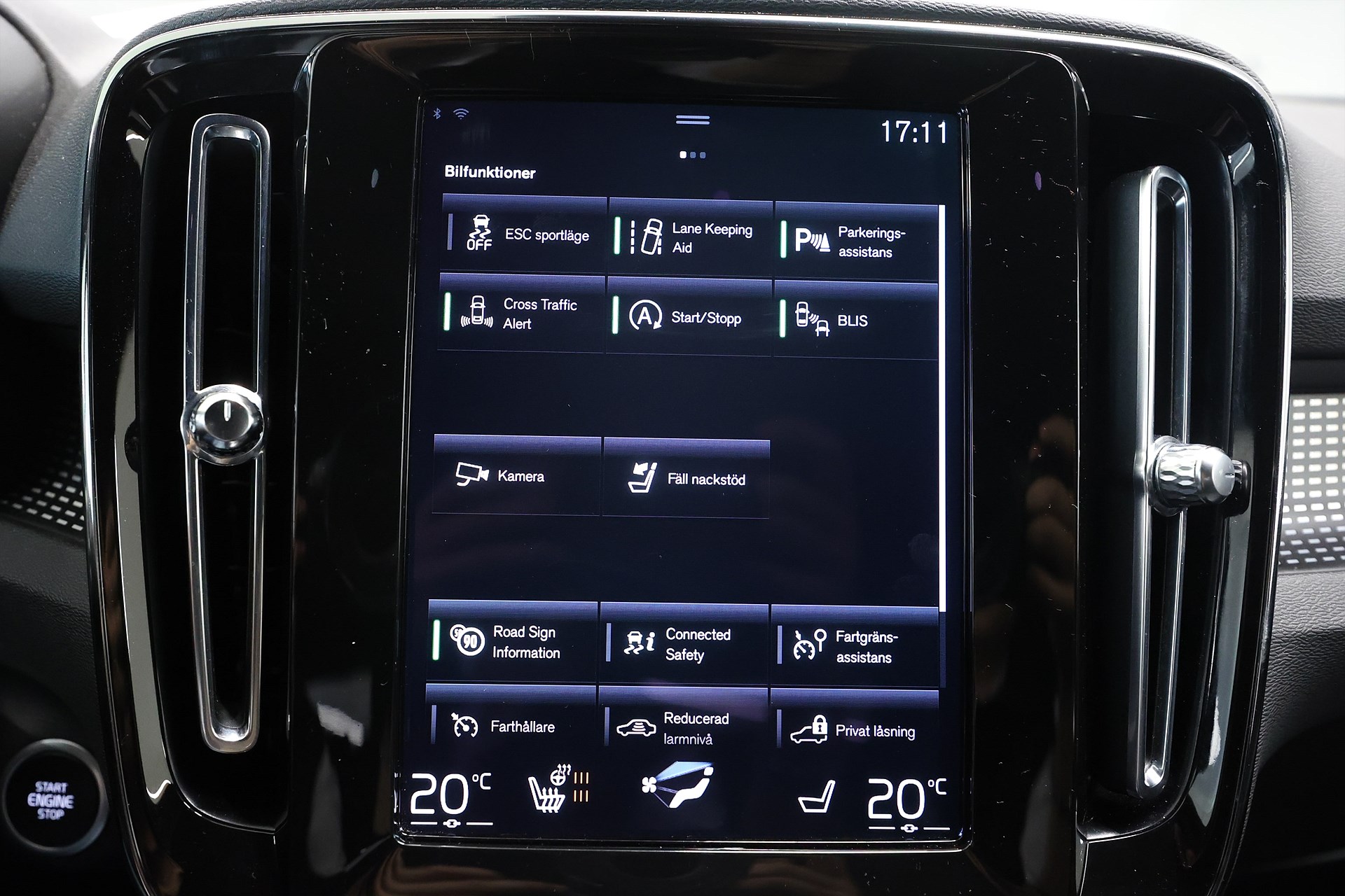 Volvo XC40 T2 129hk *Hjulkampanj!* R-Design Drag Navi VOC Keyless